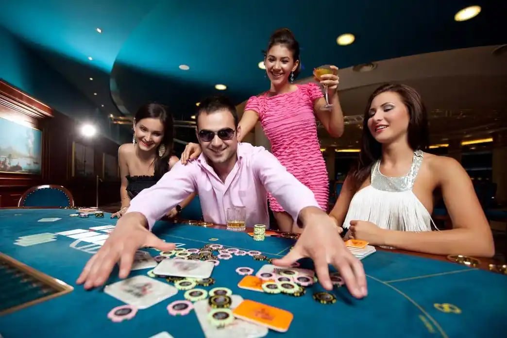 best tip1x2 VIP APP Myanmar မိုဘိုင်းဖုန်းဖြင့် Esports ပွဲ Bet တင်ကာ VIP Points ရနေသောမြင်ကွင်း